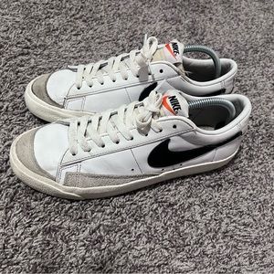 NIKE BLAZER LOW